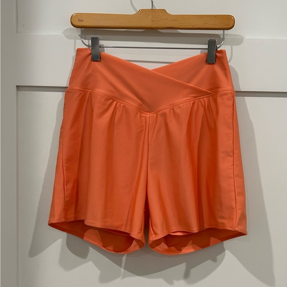 BE. Active Shorts - Picture 2 of 3
